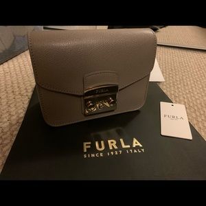 FURLA METROPOLIS
Mini Crossbody